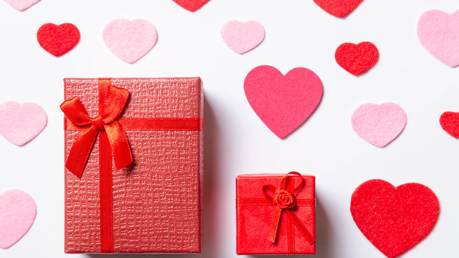 Anuncio publicitario para el Día de San Valentín en cartelería digital.