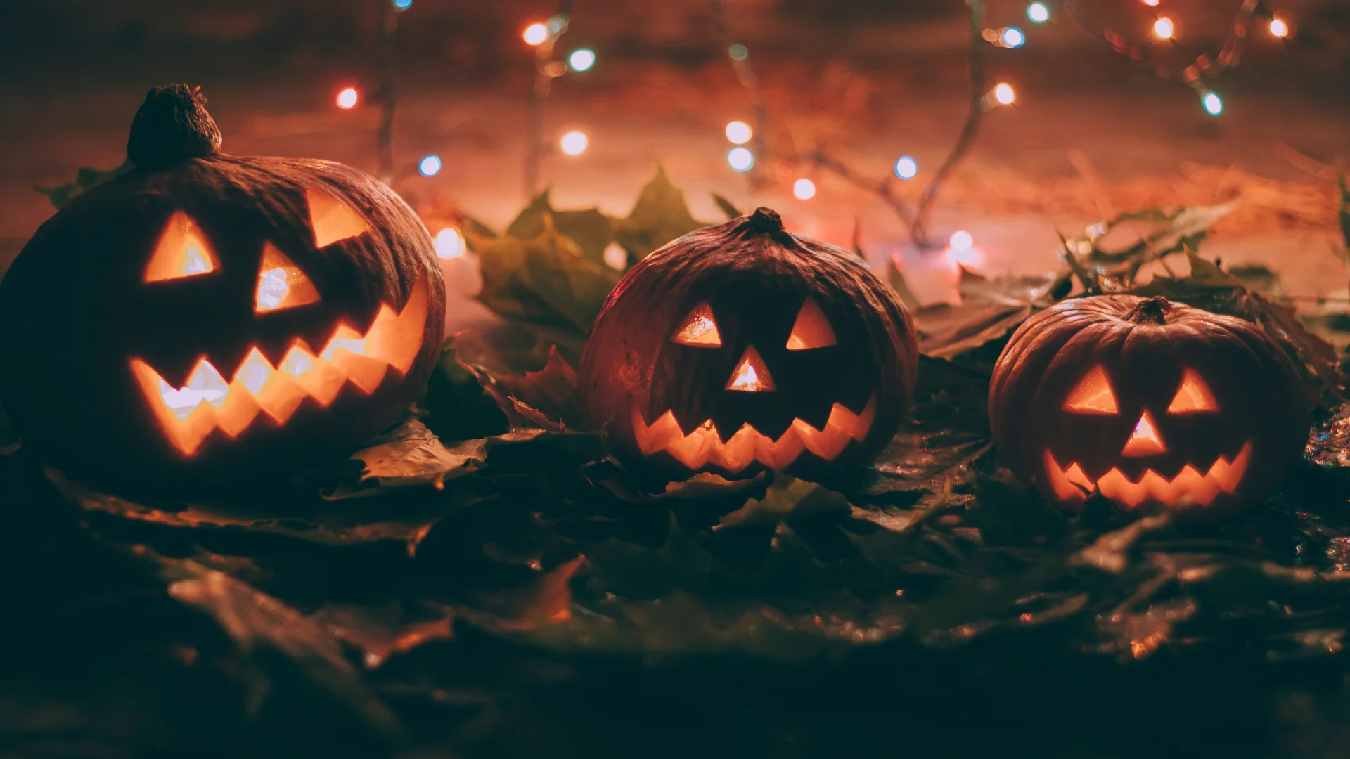 Publicidad en pantallas Halloween Canarias, destacando un diseño vibrante y atractivo para las festividades.